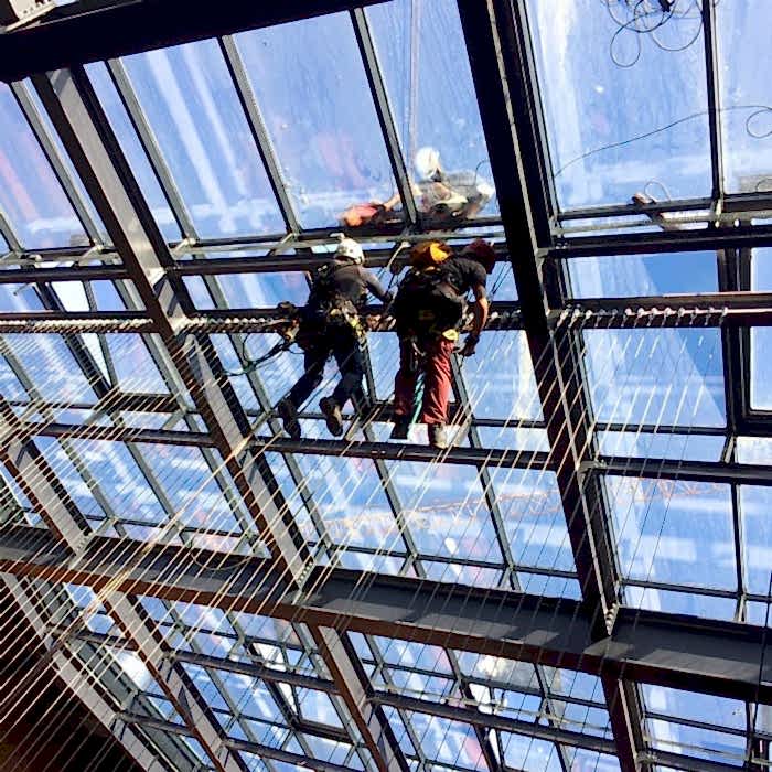  Dış cephe cam temizliği, İç mekan cephe temizliği, Çelik konstrüksiyon temizliği, Çimento baca temizliği, enerji sektörü  cüruf ve baca temizliği, Yakıt tankı temizliği, LED montajı, Tabela asma ve söküm, Bayrak asma, AVM iç ve dış süsleme, İç mekan avize asma, Kule vinç projektör montaj, Dış cephe sıva ve boya, Dış cephe silikon, Yalıtım ve montolama, Cam montaj, Kompozıt tamir ve montaj, Kanat temizliği, kanat toz temizliği, kanat kimyasal temizlik, kanatkuş atıkları temizliği, Kanat tamiri, Kaset sistem, düşme ve durma özelliklerine sahip ağ kurulumu,  Konveksiyonel sistem, Dikey kapama ağı, Balkon kapama ağı, Şaft ve asansör boşluk kapama, Havuz kapama, Tahribatsız muayene, Kaynak ve taşlama, köprülerde ve viyadüklerde bakım onarım ve hasar tespit çalışmaları, Petrol ve platform sahalarında torklama, Gemi ve çelik yapılarda pas döküm, taşlama ve boyama işlemleri, Yamaç örtüleme sistemleri (düşme tehlikesi olan taş ve kaya parçalarının çevresinde bulunan yaşam veya üretim faaliyetleri yürüten yapılara zarar vermemesi için kullanılan önlemler), Tehlikeli konumda bulunan kayalıkların kontrollü şekilde patlatılması, ekolojik patlatma, Şev stabilizasyonu, endüstriyel dağcılık, iple erişim, endütriyel temizlik