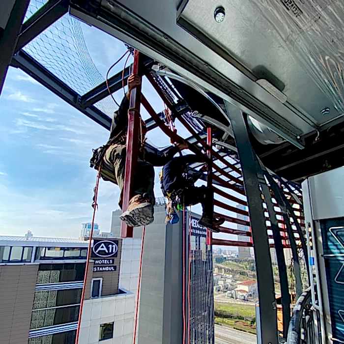  Dış cephe cam temizliği, İç mekan cephe temizliği, Çelik konstrüksiyon temizliği, Çimento baca temizliği, enerji sektörü  cüruf ve baca temizliği, Yakıt tankı temizliği, LED montajı, Tabela asma ve söküm, Bayrak asma, AVM iç ve dış süsleme, İç mekan avize asma, Kule vinç projektör montaj, Dış cephe sıva ve boya, Dış cephe silikon, Yalıtım ve montolama, Cam montaj, Kompozıt tamir ve montaj, Kanat temizliği, kanat toz temizliği, kanat kimyasal temizlik, kanatkuş atıkları temizliği, Kanat tamiri, Kaset sistem, düşme ve durma özelliklerine sahip ağ kurulumu,  Konveksiyonel sistem, Dikey kapama ağı, Balkon kapama ağı, Şaft ve asansör boşluk kapama, Havuz kapama, Tahribatsız muayene, Kaynak ve taşlama, köprülerde ve viyadüklerde bakım onarım ve hasar tespit çalışmaları, Petrol ve platform sahalarında torklama, Gemi ve çelik yapılarda pas döküm, taşlama ve boyama işlemleri, Yamaç örtüleme sistemleri (düşme tehlikesi olan taş ve kaya parçalarının çevresinde bulunan yaşam veya üretim faaliyetleri yürüten yapılara zarar vermemesi için kullanılan önlemler), Tehlikeli konumda bulunan kayalıkların kontrollü şekilde patlatılması, ekolojik patlatma, Şev stabilizasyonu, endüstriyel dağcılık, iple erişim, endütriyel temizlik