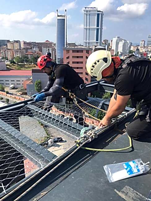  Dış cephe cam temizliği, İç mekan cephe temizliği, Çelik konstrüksiyon temizliği, Çimento baca temizliği, enerji sektörü  cüruf ve baca temizliği, Yakıt tankı temizliği, LED montajı, Tabela asma ve söküm, Bayrak asma, AVM iç ve dış süsleme, İç mekan avize asma, Kule vinç projektör montaj, Dış cephe sıva ve boya, Dış cephe silikon, Yalıtım ve montolama, Cam montaj, Kompozıt tamir ve montaj, Kanat temizliği, kanat toz temizliği, kanat kimyasal temizlik, kanatkuş atıkları temizliği, Kanat tamiri, Kaset sistem, düşme ve durma özelliklerine sahip ağ kurulumu,  Konveksiyonel sistem, Dikey kapama ağı, Balkon kapama ağı, Şaft ve asansör boşluk kapama, Havuz kapama, Tahribatsız muayene, Kaynak ve taşlama, köprülerde ve viyadüklerde bakım onarım ve hasar tespit çalışmaları, Petrol ve platform sahalarında torklama, Gemi ve çelik yapılarda pas döküm, taşlama ve boyama işlemleri, Yamaç örtüleme sistemleri (düşme tehlikesi olan taş ve kaya parçalarının çevresinde bulunan yaşam veya üretim faaliyetleri yürüten yapılara zarar vermemesi için kullanılan önlemler), Tehlikeli konumda bulunan kayalıkların kontrollü şekilde patlatılması, ekolojik patlatma, Şev stabilizasyonu, endüstriyel dağcılık, iple erişim, endütriyel temizlik