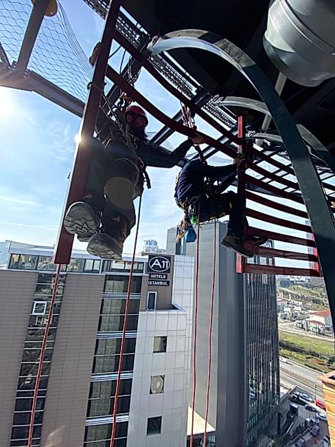  Dış cephe cam temizliği, İç mekan cephe temizliği, Çelik konstrüksiyon temizliği, Çimento baca temizliği, enerji sektörü  cüruf ve baca temizliği, Yakıt tankı temizliği, LED montajı, Tabela asma ve söküm, Bayrak asma, AVM iç ve dış süsleme, İç mekan avize asma, Kule vinç projektör montaj, Dış cephe sıva ve boya, Dış cephe silikon, Yalıtım ve montolama, Cam montaj, Kompozıt tamir ve montaj, Kanat temizliği, kanat toz temizliği, kanat kimyasal temizlik, kanatkuş atıkları temizliği, Kanat tamiri, Kaset sistem, düşme ve durma özelliklerine sahip ağ kurulumu,  Konveksiyonel sistem, Dikey kapama ağı, Balkon kapama ağı, Şaft ve asansör boşluk kapama, Havuz kapama, Tahribatsız muayene, Kaynak ve taşlama, köprülerde ve viyadüklerde bakım onarım ve hasar tespit çalışmaları, Petrol ve platform sahalarında torklama, Gemi ve çelik yapılarda pas döküm, taşlama ve boyama işlemleri, Yamaç örtüleme sistemleri (düşme tehlikesi olan taş ve kaya parçalarının çevresinde bulunan yaşam veya üretim faaliyetleri yürüten yapılara zarar vermemesi için kullanılan önlemler), Tehlikeli konumda bulunan kayalıkların kontrollü şekilde patlatılması, ekolojik patlatma, Şev stabilizasyonu, endüstriyel dağcılık, iple erişim, endütriyel temizlik
