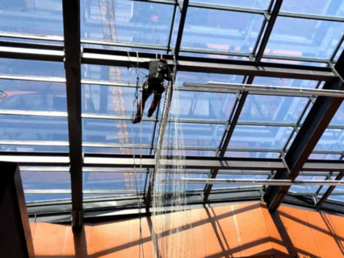 endüstriyel hizmetler, endüstriyel dağcı, endüstriyel  hizmetleri, Endüstriyel İple Erişim, Tahribatsız muayene, Kaynak ve taşlama, Tünel köprülerde ve viyadüklerde bakım onarım ve hasar tespit çalışmaları,Maden, petrol ve platform sahalarında torklama (sıkma), Gemi ve çelik yapılarda pas döküm, taşlama ve boyama işlemleri, Telekomünikasyon & Enerji Sektörü Kurulum Bakım Onarım