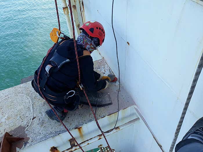 endüstriyel hizmetler, endüstriyel dağcı, endüstriyel  hizmetleri, Endüstriyel İple Erişim, Tahribatsız muayene, Kaynak ve taşlama, Tünel köprülerde ve viyadüklerde bakım onarım ve hasar tespit çalışmaları,Maden, petrol ve platform sahalarında torklama (sıkma), Gemi ve çelik yapılarda pas döküm, taşlama ve boyama işlemleri, Telekomünikasyon & Enerji Sektörü Kurulum Bakım Onarım