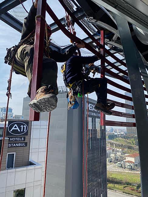 endüstriyel hizmetler, endüstriyel dağcı, endüstriyel  hizmetleri, Endüstriyel İple Erişim, Tahribatsız muayene, Kaynak ve taşlama, Tünel köprülerde ve viyadüklerde bakım onarım ve hasar tespit çalışmaları,Maden, petrol ve platform sahalarında torklama (sıkma), Gemi ve çelik yapılarda pas döküm, taşlama ve boyama işlemleri, Telekomünikasyon & Enerji Sektörü Kurulum Bakım Onarım